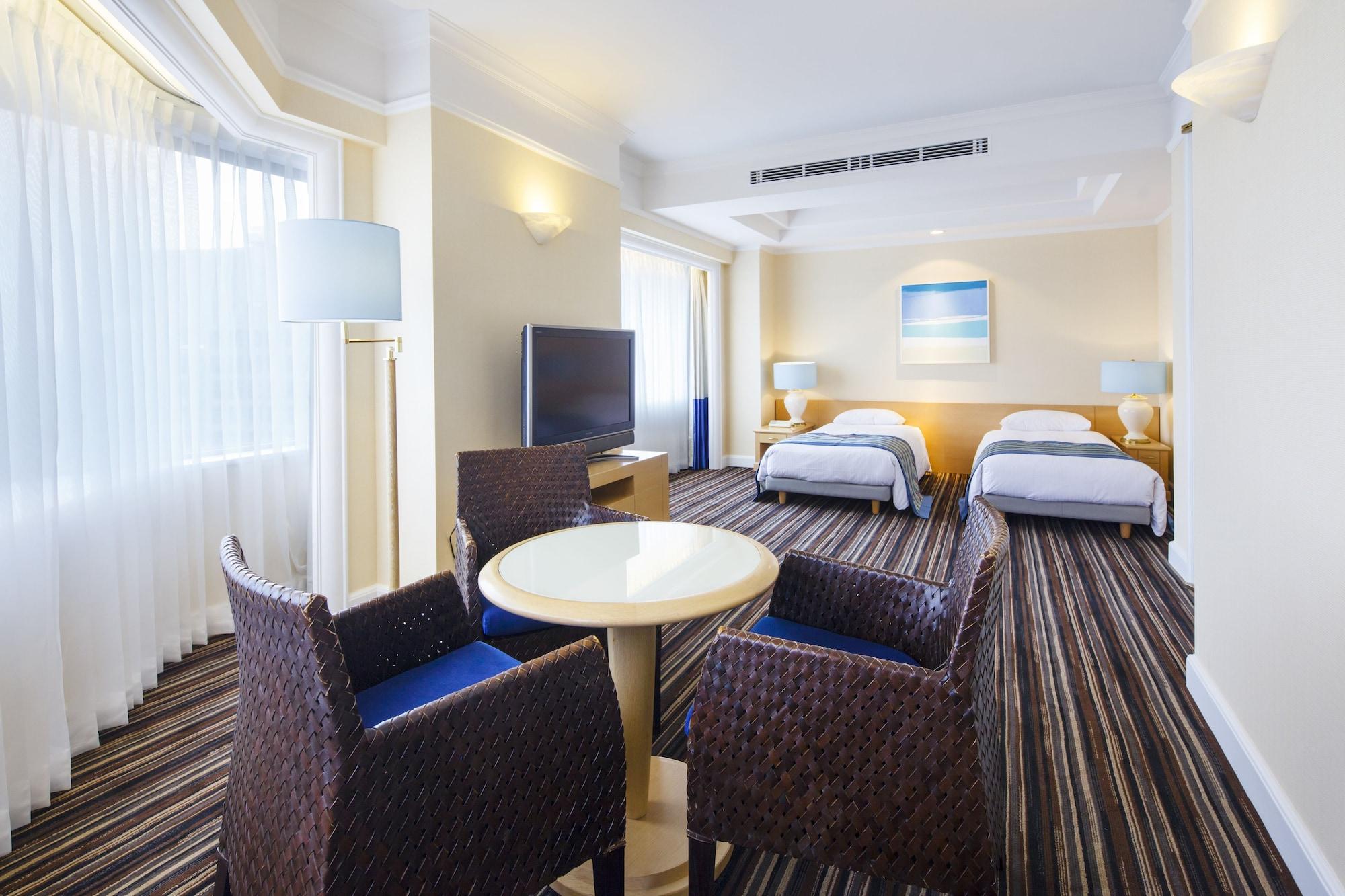 Ana Holiday Inn Tokyo Bay By Ihg Buitenkant foto